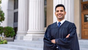 Advogado recém-formado: onde trabalhar, como começar a ganhar dinheiro e quando vale abrir CNPJ